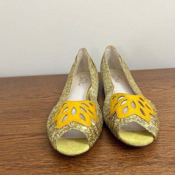 Shoes for Lovely People Yellow Floral Leather Canvas Peep Toe Flats Size 10 - Picture 5 of 10
